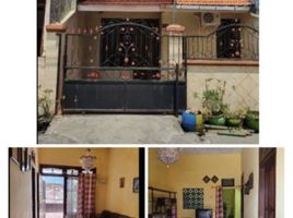 4 Bedroom House for sale in Dukuhpakis, Surabaya, Dukuhpakis