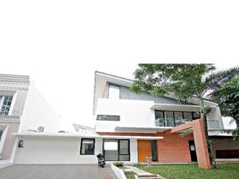 6 Bedroom Villa for sale in Bekasi, West Jawa, Lemahabang, Bekasi