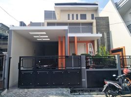 5 Bedroom House for sale in Jambangan, Surabaya, Jambangan