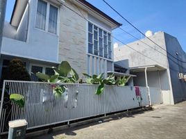 3 Bedroom House for sale in Jambangan, Surabaya, Jambangan