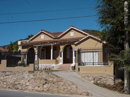 4 Bedroom House for sale in Santa Maria, Cordoba, Santa Maria