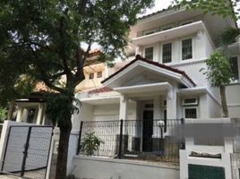 4 Bedroom House for sale in Dukuhpakis, Surabaya, Dukuhpakis