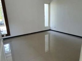 4 Bedroom House for rent in East Jawa, Lakarsantri, Surabaya, East Jawa