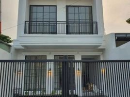 4 Bedroom House for sale in Dukuhpakis, Surabaya, Dukuhpakis