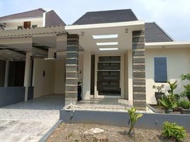 4 Kamar Rumah for rent in Lakarsantri, Surabaya, Lakarsantri