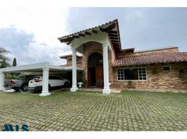 4 Bedroom House for sale in Bare Foot Park (Parque de los Pies Descalzos), Medellin, Medellin