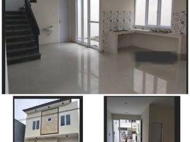 4 Schlafzimmer Villa zu verkaufen in Dukuhpakis, East Jawa, Dukuhpakis