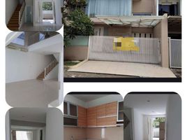 5 Bedroom House for sale in Dukuhpakis, Surabaya, Dukuhpakis