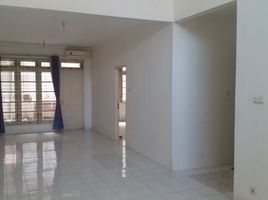 4 Kamar Rumah for rent in Lakarsantri, Surabaya, Lakarsantri