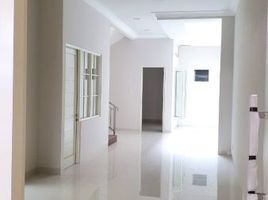 4 Bedroom House for rent in Dukuhpakis, Surabaya, Dukuhpakis