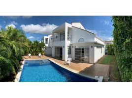 4 Bedroom Villa for sale in Cundinamarca, Ricaurte, Cundinamarca