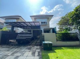 4 Bedroom House for sale in Dukuhpakis, Surabaya, Dukuhpakis