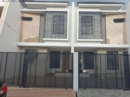3 Schlafzimmer Villa zu verkaufen in Sukolilo, East Jawa, Sukolilo