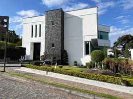 3 Bedroom House for sale in Quito, Pichincha, Nayon, Quito