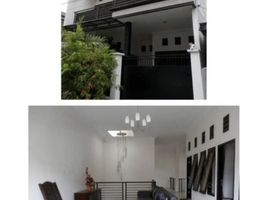 4 Bedroom House for sale in Dukuhpakis, Surabaya, Dukuhpakis