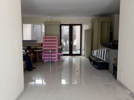 5 Bedroom House for sale in Dukuhpakis, Surabaya, Dukuhpakis