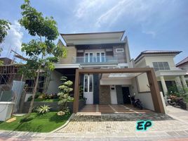 5 Bedroom House for sale in Dukuhpakis, Surabaya, Dukuhpakis