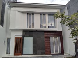 5 Bedroom House for sale in Siloam Hospitals Surabaya, Gubeng, Gubeng