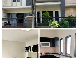 5 Bedroom House for sale in Dukuhpakis, Surabaya, Dukuhpakis