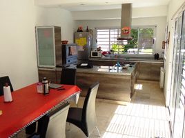 3 Bedroom House for sale in Lanus, Buenos Aires, Lanus