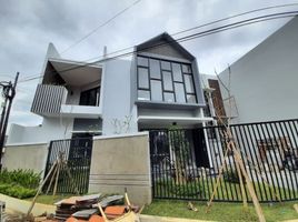 4 Bedroom House for sale in Gayungan, Surabaya, Gayungan