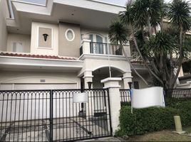 5 Bedroom House for sale in Dukuhpakis, Surabaya, Dukuhpakis