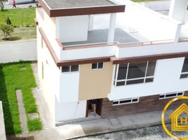 3 Bedroom House for sale in Conocoto, Quito, Conocoto