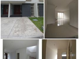 4 Bedroom House for sale in Dukuhpakis, Surabaya, Dukuhpakis