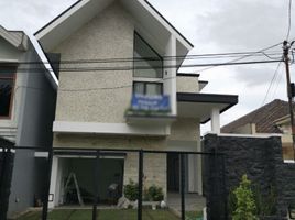 5 Bedroom House for sale in Dukuhpakis, Surabaya, Dukuhpakis