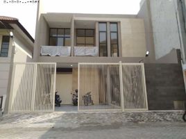 4 Habitación Villa en venta en Tenggilis Mejoyo, East Jawa, Tenggilis Mejoyo, Surabaya