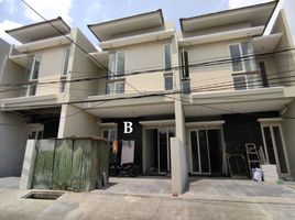 Maison 4 chambre à vendre à Tenggilis Mejoyo, East Jawa, Tenggilis Mejoyo