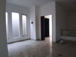 4 Bedroom House for sale in Gayungan, Surabaya, Gayungan