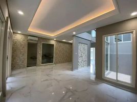 5 Kamar Vila for sale in Lakarsantri, East Jawa, Lakarsantri, Surabaya, East Jawa, Indonesia