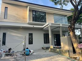 4 Bedroom House for sale in East Jawa, Lakarsantri, Surabaya, East Jawa