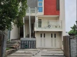  Villa zu verkaufen in Tambaksari, East Jawa, Tambaksari