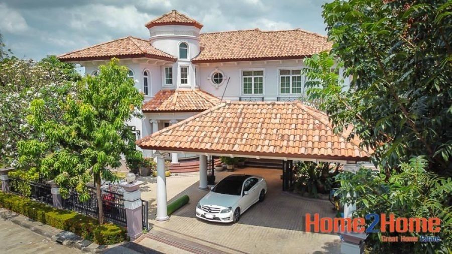 4 Bedrooms House for sale In Lak Song Bangkok