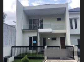 4 Schlafzimmer Villa zu verkaufen in Wiyung, East Jawa, Wiyung