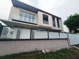 4 Schlafzimmer Villa zu verkaufen in Lakarsantri, East Jawa, Lakarsantri