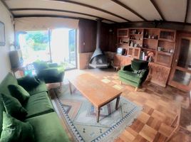 5 Bedroom House for sale in Terminal Valdivia, Mariquina, Mariquina