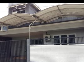 4 Bedroom House for sale in Dukuhpakis, Surabaya, Dukuhpakis