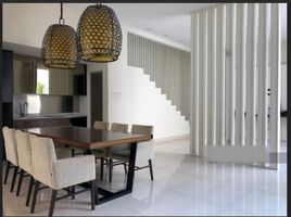 4 Bedroom House for sale in Dukuhpakis, Surabaya, Dukuhpakis