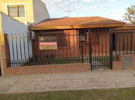 2 Bedroom House for sale in General Sarmiento, Buenos Aires, General Sarmiento