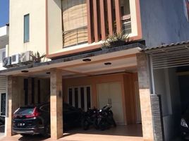 4 Bedroom House for sale in Jambangan, Surabaya, Jambangan