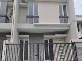 4 Bedroom House for sale in Gayungan, Surabaya, Gayungan