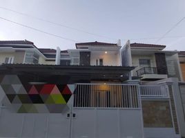 4 Habitación Villa en venta en Rungkut, East Jawa, Rungkut