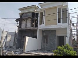 Maison 4 chambre à vendre à Tenggilis Mejoyo, East Jawa, Tenggilis Mejoyo