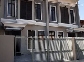 4 Bedroom House for sale in Dukuhpakis, Surabaya, Dukuhpakis