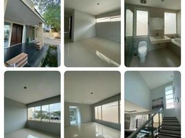 4 Habitación Villa en venta en Wiyung, East Jawa, Wiyung