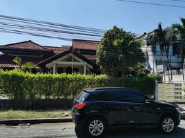 6 Bedroom House for sale in Dukuhpakis, Surabaya, Dukuhpakis