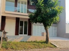 4 Schlafzimmer Villa zu verkaufen in Lakarsantri, East Jawa, Lakarsantri